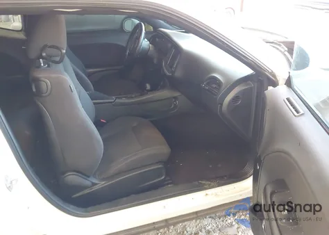 2017 Dodge Challenger Sxt z USA, uszkodzony, nr VIN 2C3CDZAG8HH532142